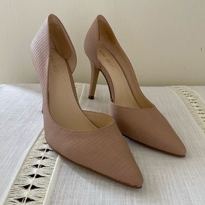 Nine West nude pumps